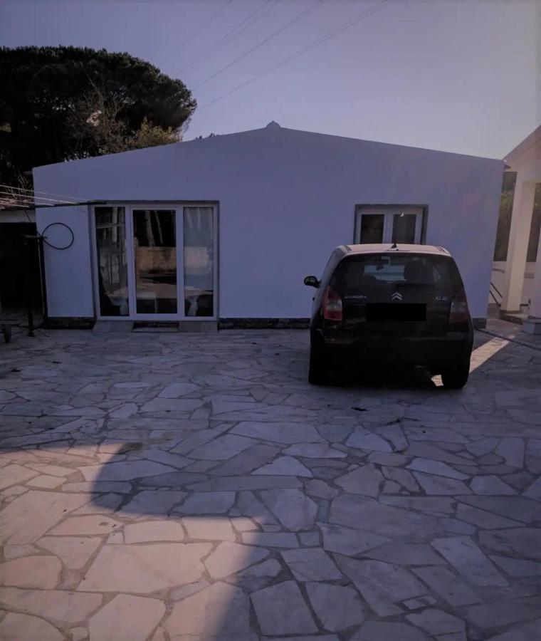 Small House With Private Park And Yard Terrugem Luaran gambar